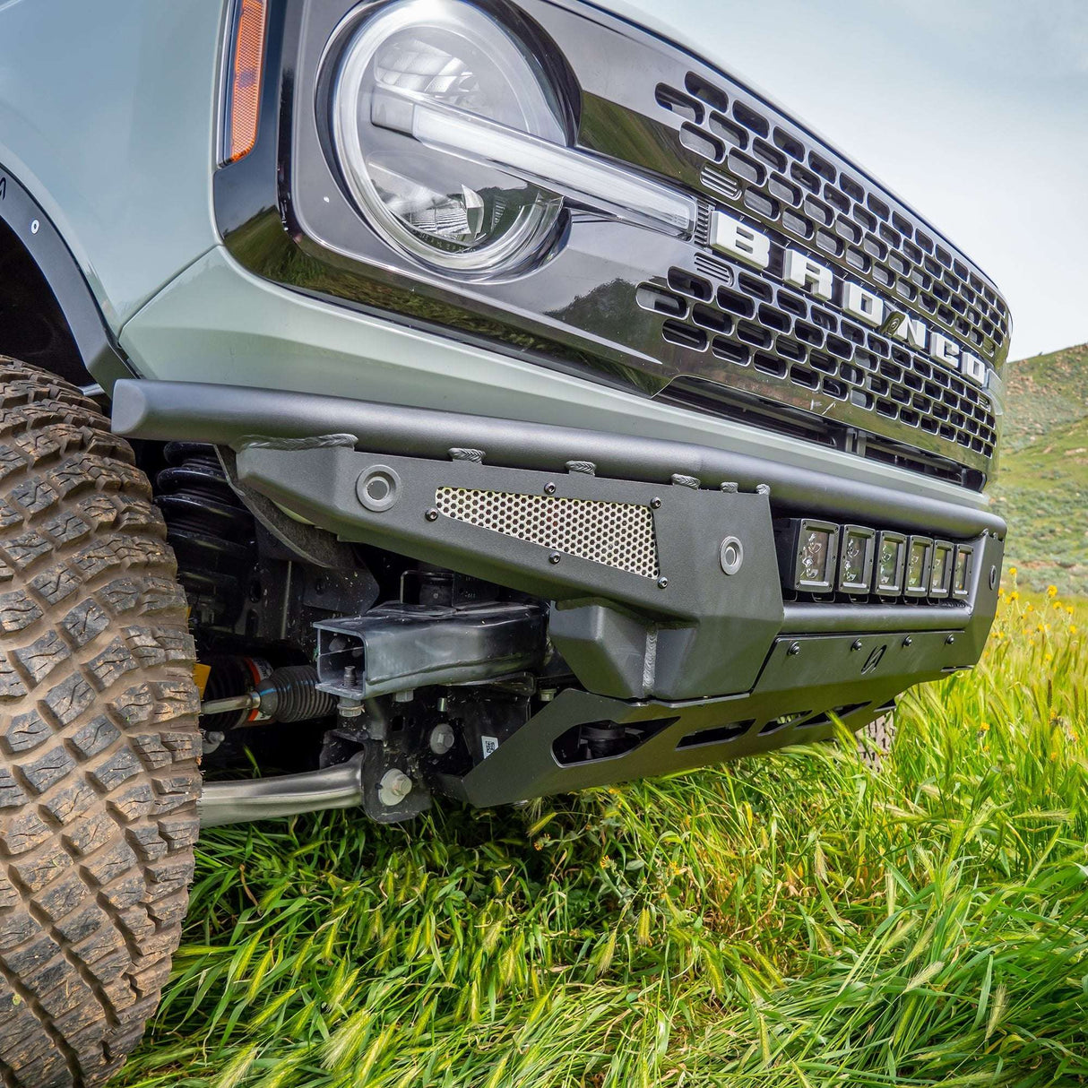 2021-2026 Ford Bronco Baja Tubular Front Bumper & Skid Plate Turn_Offroad