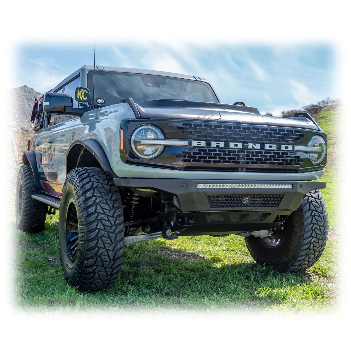 Hyperlyte Front Bumper & Skid Plate for Ford Bronco Turn Offroad