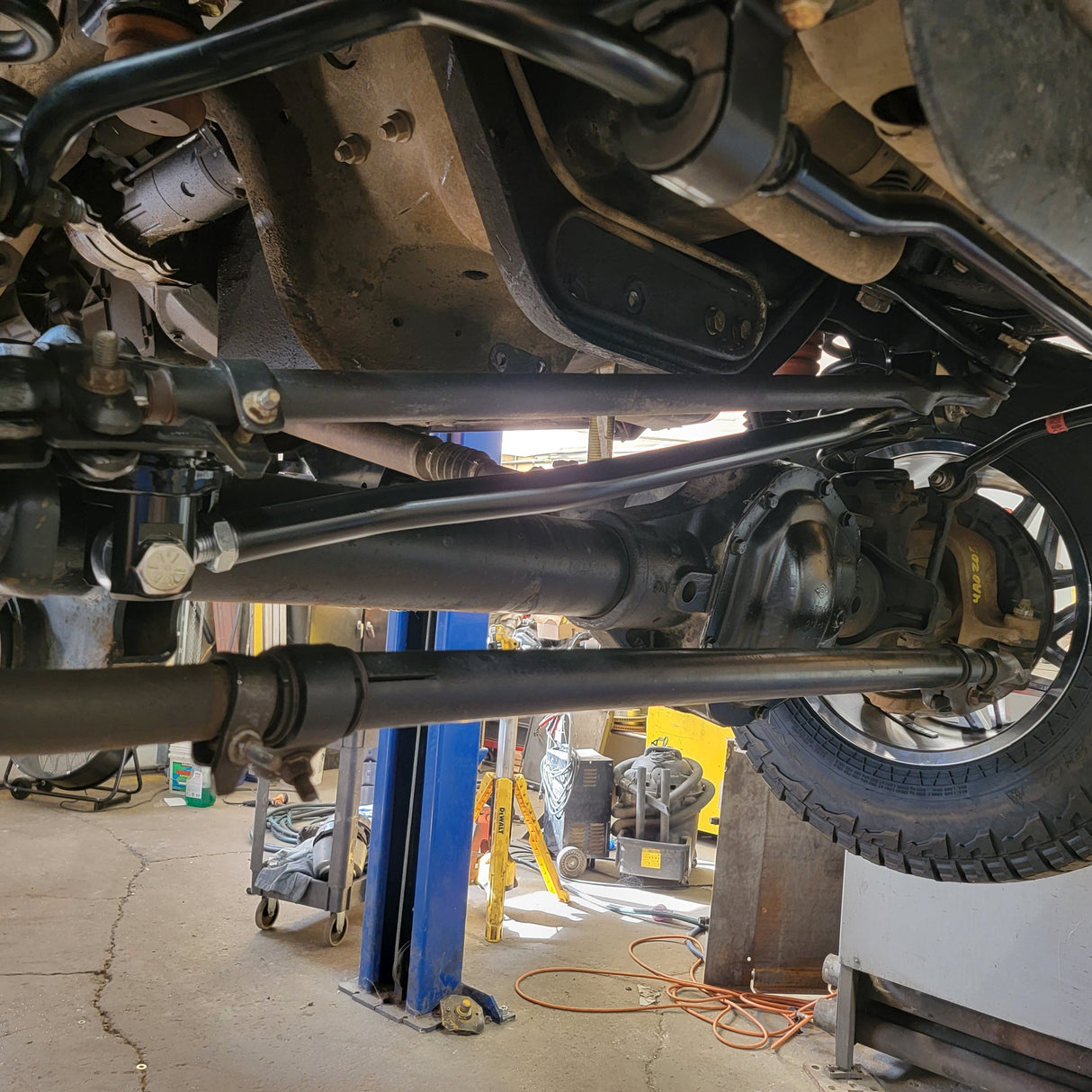 05+ Coil Swap Track Bar (Over The Top) - 1992-1997 Ford F-Series Sky's Offroad Design