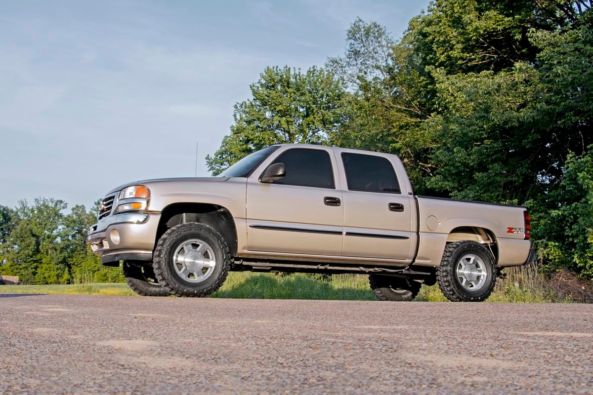 Rough Country 1.5-2 Inch Leveling Kit Chevy/GMC Sierra 1500/Silverado 1500/Tahoe/Yukon 1999-2006 & Classic 7592