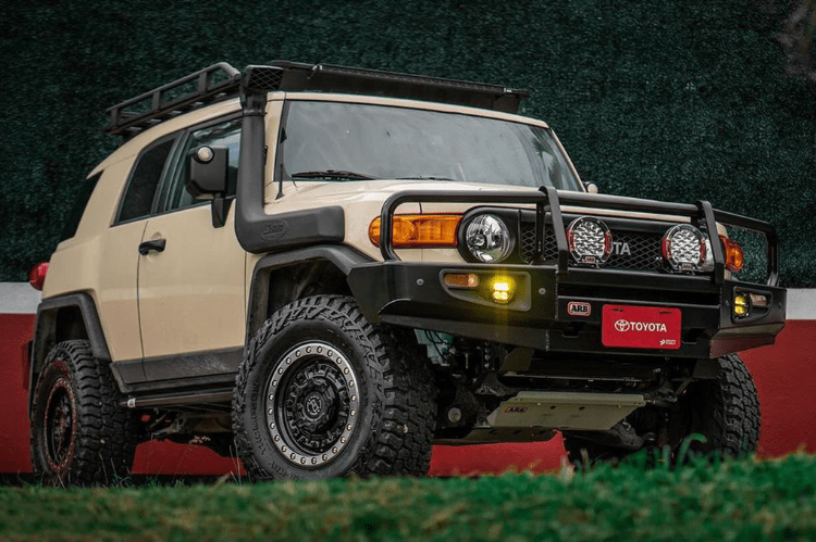 ARB 3420210B Toyota FJ Cruiser 2007-2014 Deluxe Front Bumper Winch Ready with Grille Guard, Black Powder Coat Finish