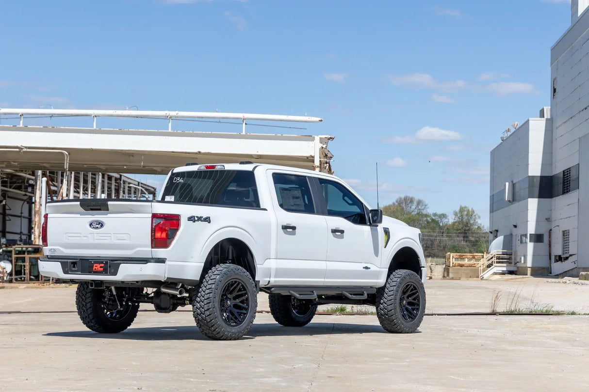 Rough Country 6 Inch Lift Kit Ford F-150 4WD 2021-2026 587-config