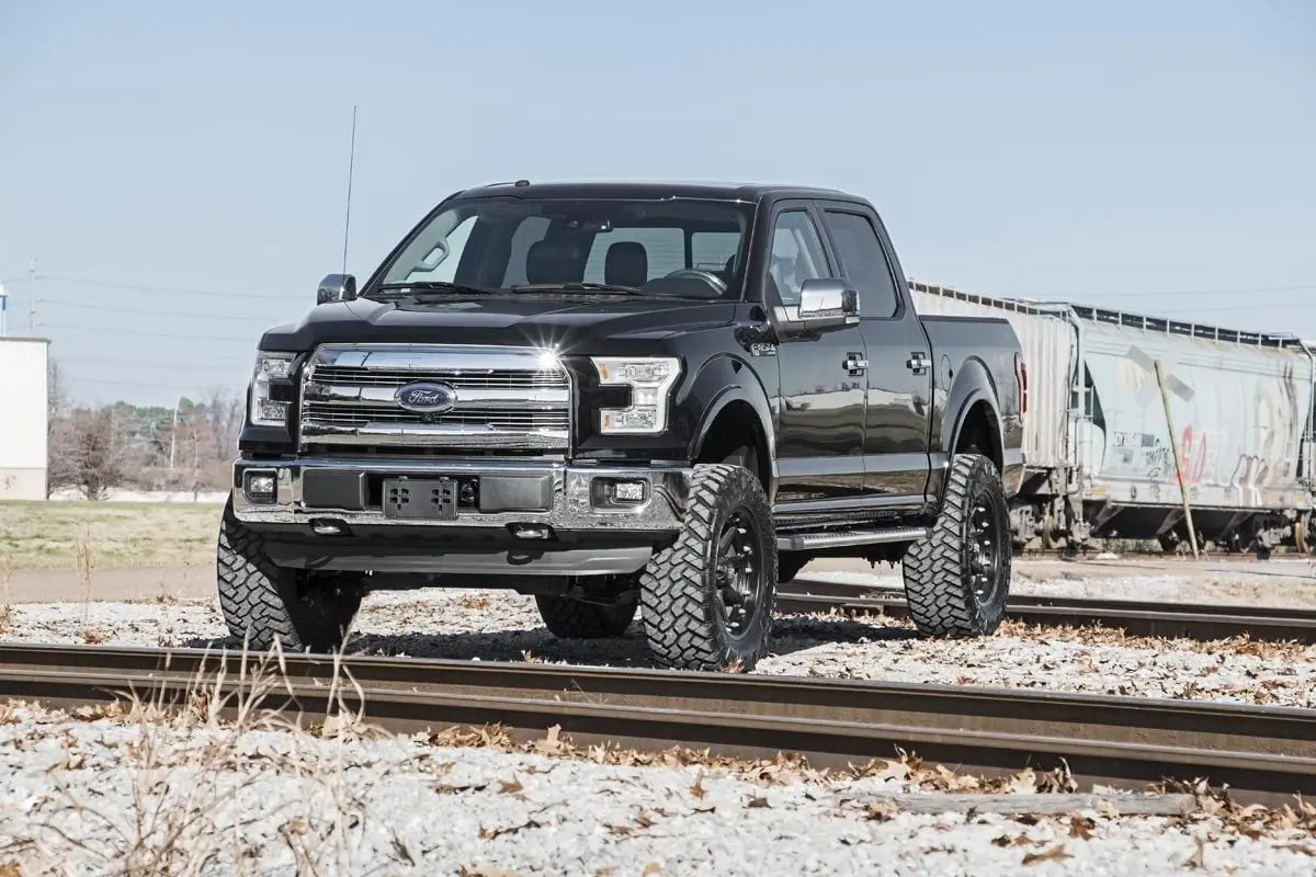 Rough Country 6 Inch Suspension Lift Kit Ford F-150 4WD 2015-2020 557-config