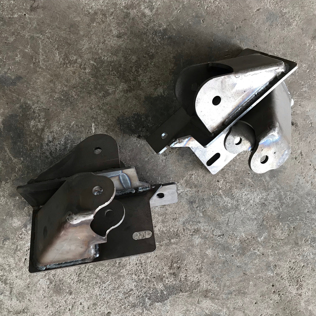Front Frame Link Mount Bracket Set Dodge / Chevy Far From Stock