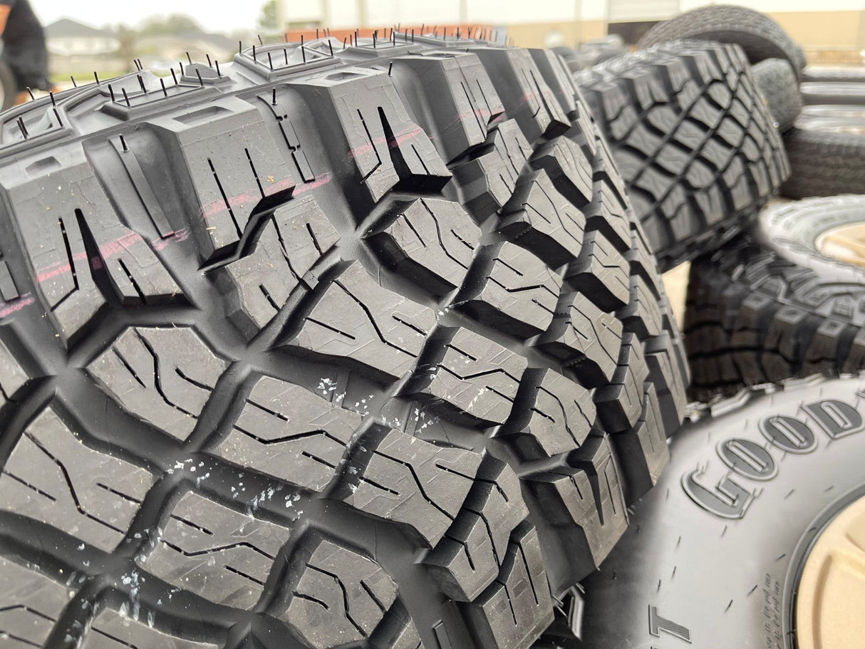 17" Jeep Wrangler Rubicon OEM 96226 wheels rims Gladiator GOODYEAR A/T 33" NEW Texas Truck Tire