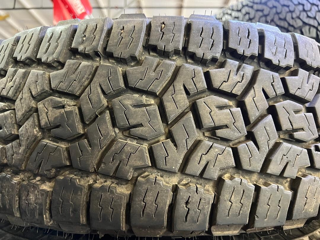 17" Ford F-250 F-350 OEM 3828 wheels rims tires 2022 2023 2024 2025 TOYO A/T3 Texas Truck Tire