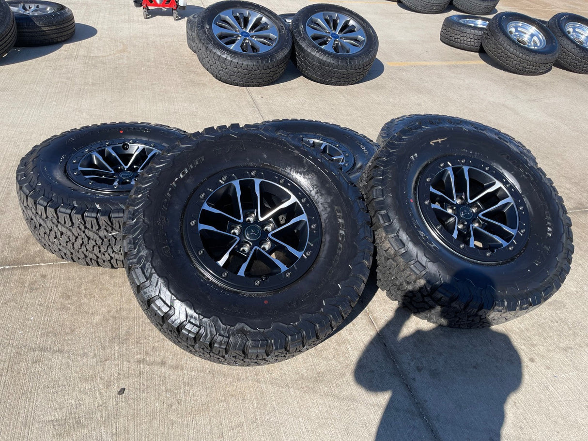 17" Jeep Wrangler 392 Gladiator Rubicon OEM 9329 BEADLOCK wheels rims BFG NEW 35 Texas Truck Tire