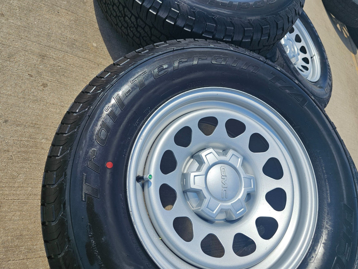 17" GMC Sierra Chevy Silverado OEM wheels rims tires 8130 Yukon NEW BFG A/T Texas Truck Tire