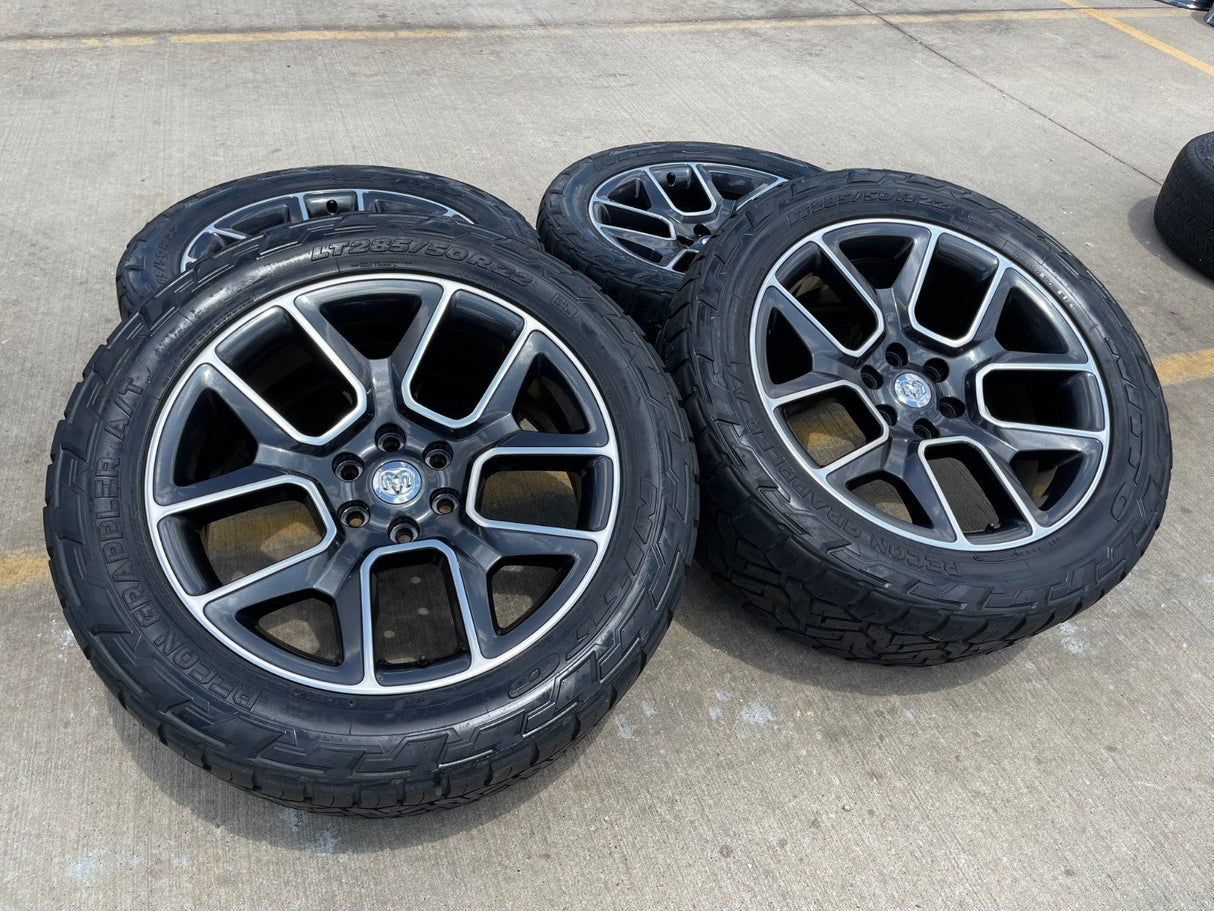 22" Dodge Ram 1500 OEM LIMITED Laramie wheels rims 2725 2684 NITTO 33" Texas Truck Tire