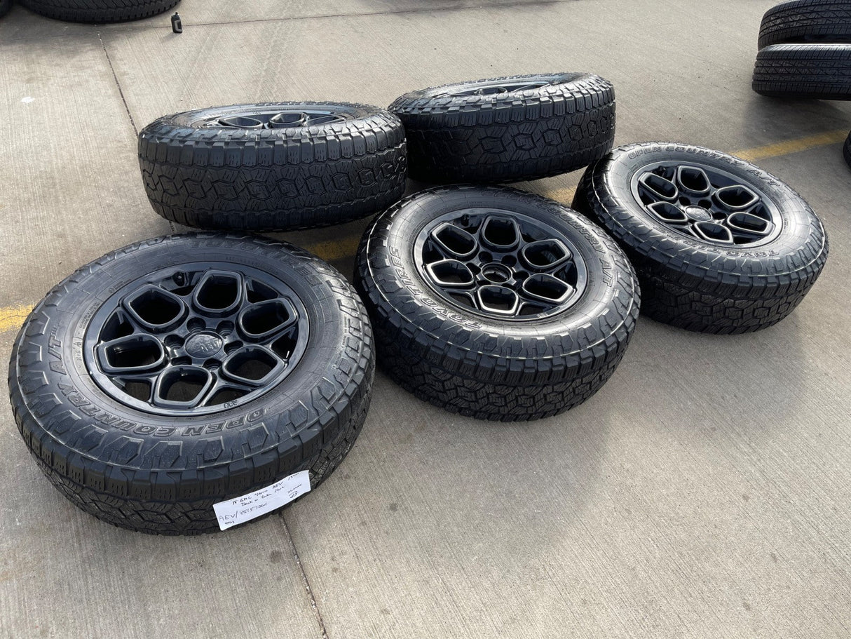 (5) 18" AEV SALTA GMC Sierra AT4X Chevy Silverado OEM rims wheels TOYO A/T3 Texas Truck Tire