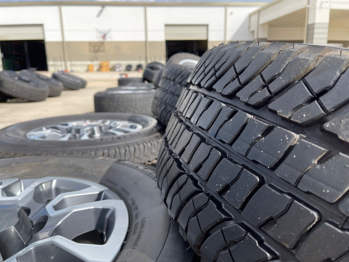 18" GMC Sierra AT4X Chevy Silverado 2500 3500 OEM 5949 wheels rims MICHELIN NEW Texas Truck Tire
