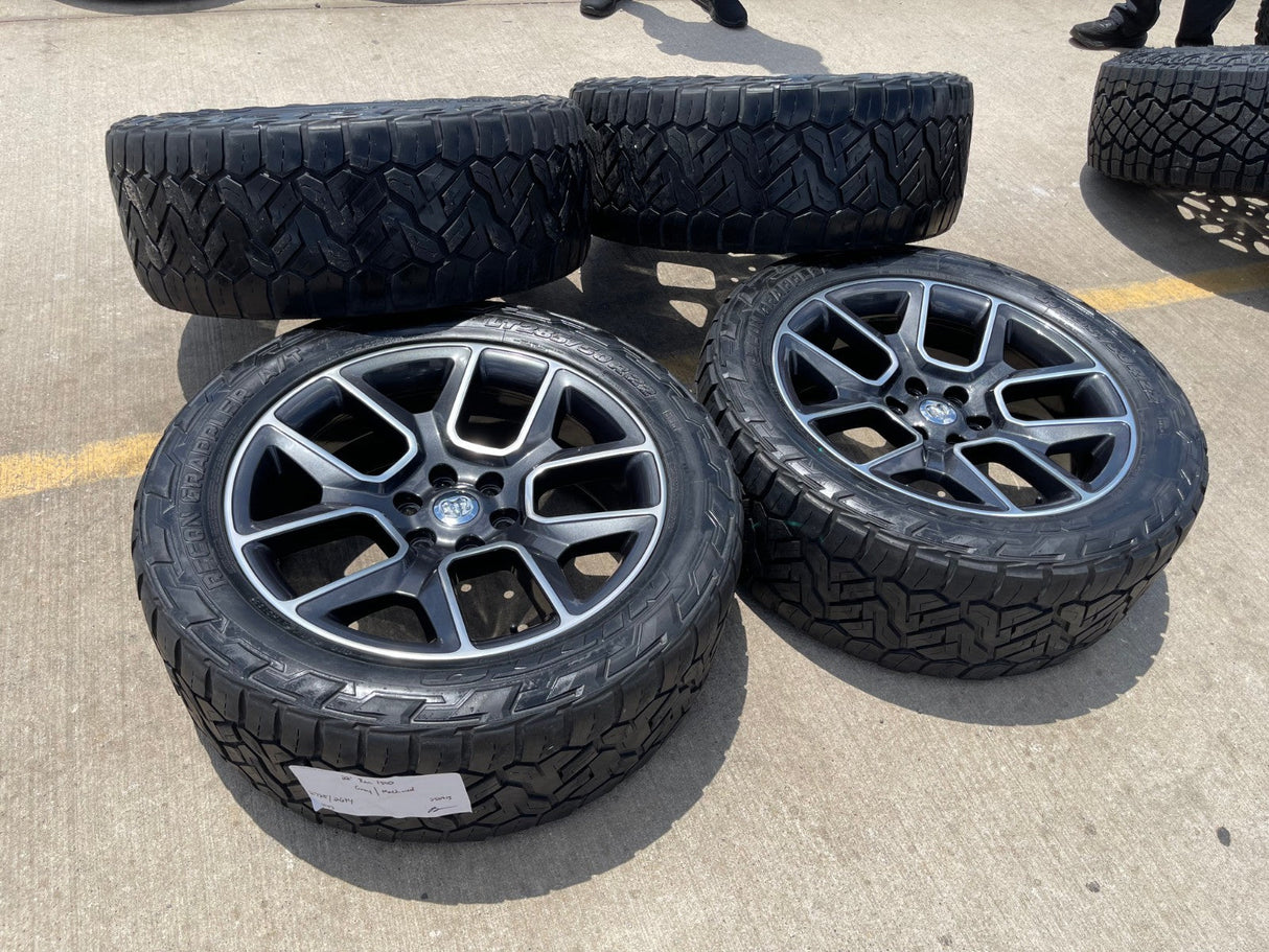 22" Dodge Ram 1500 OEM LIMITED Laramie wheels rims 2725 2684 NITTO 33" Texas Truck Tire