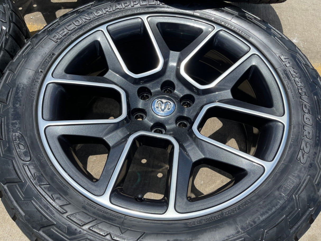 22" Dodge Ram 1500 OEM LIMITED Laramie wheels rims 2725 2684 NITTO 33" Texas Truck Tire