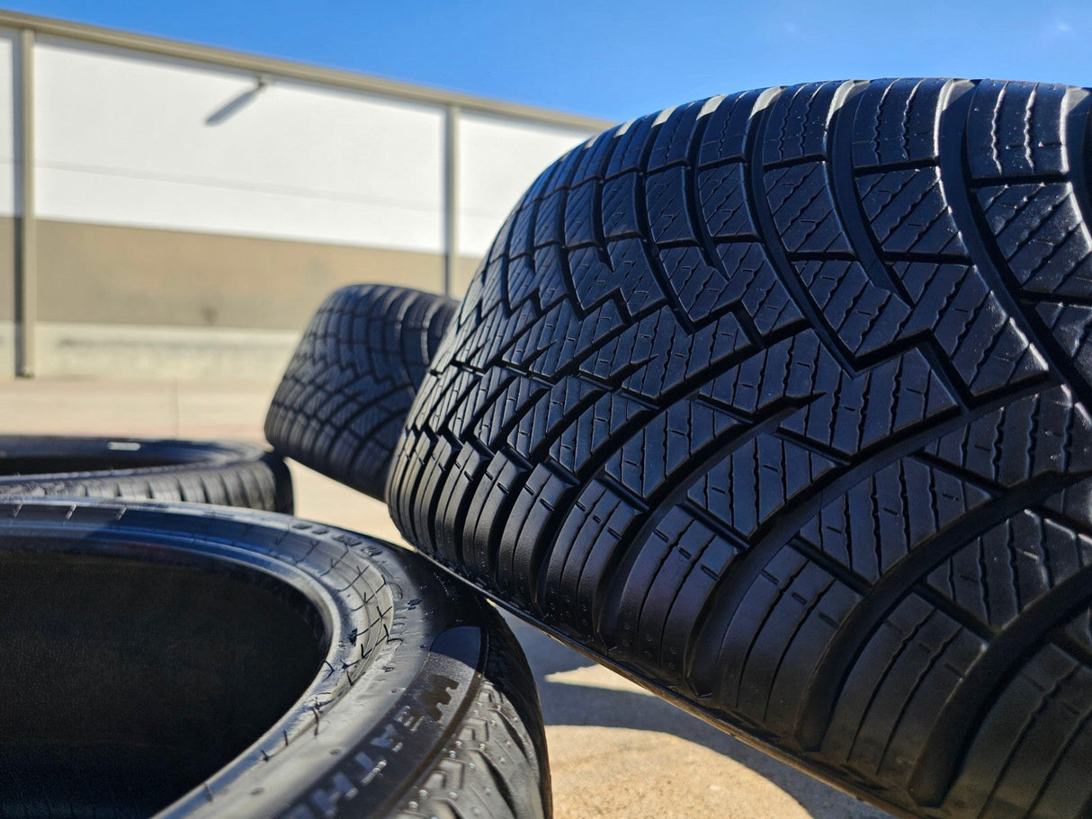 (4) 225/40/19 Pirelli Cinturato Weather Active tires M+S Texas Truck Tire