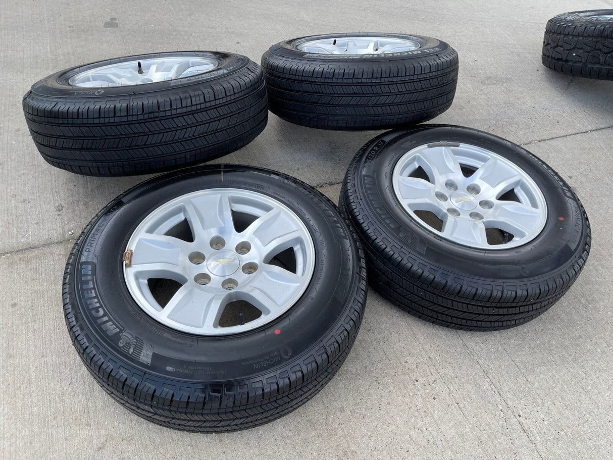 17" Chevy Silverado 1500 Tahoe Sierra OEM 5657 wheels rims MICHELIN NEW Texas Truck Tire