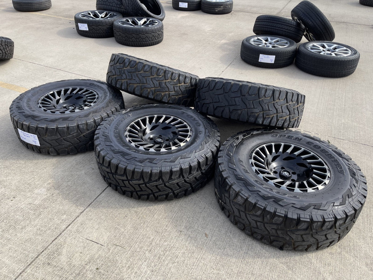 18" 18x10 Fuel CYCLONE D683 Jeep Wrangler wheels rims 5x5 5x127 TOYO R/T 37" Texas Truck Tire
