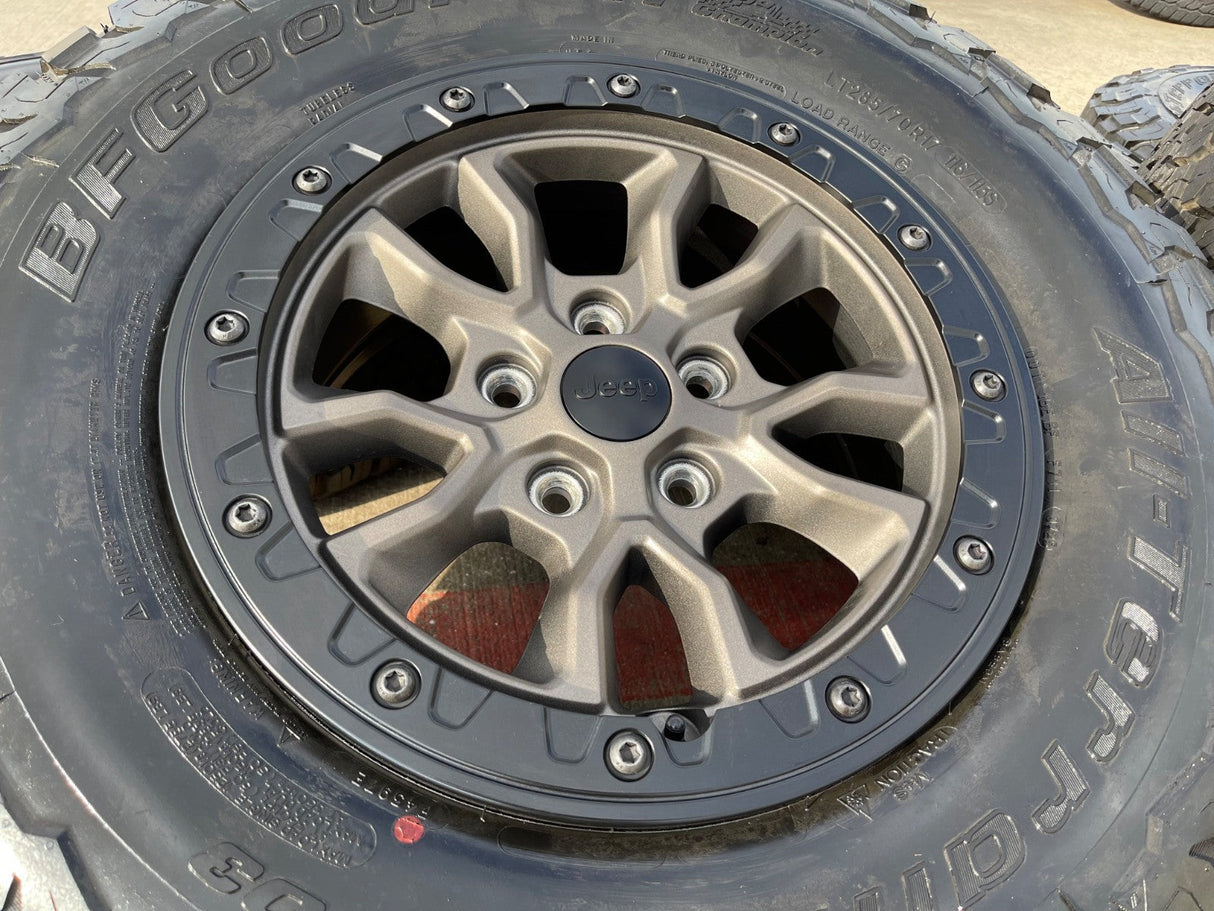 (5) 17" Jeep Wrangler 392 Gladiator OEM 9304 95240 BEADLOCK wheels rims Texas Truck Tire