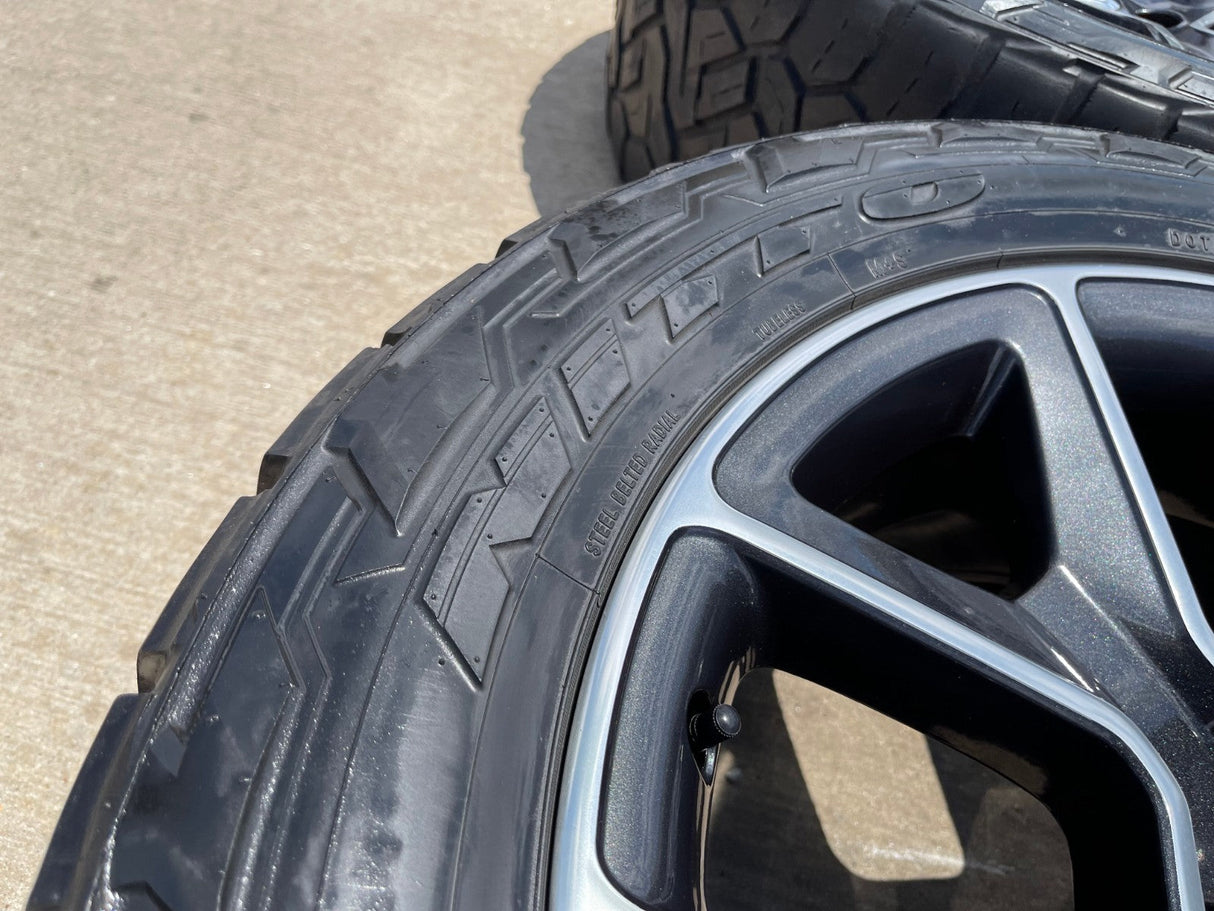 22" Dodge Ram 1500 OEM LIMITED Laramie wheels rims 2725 2684 NITTO 33" Texas Truck Tire