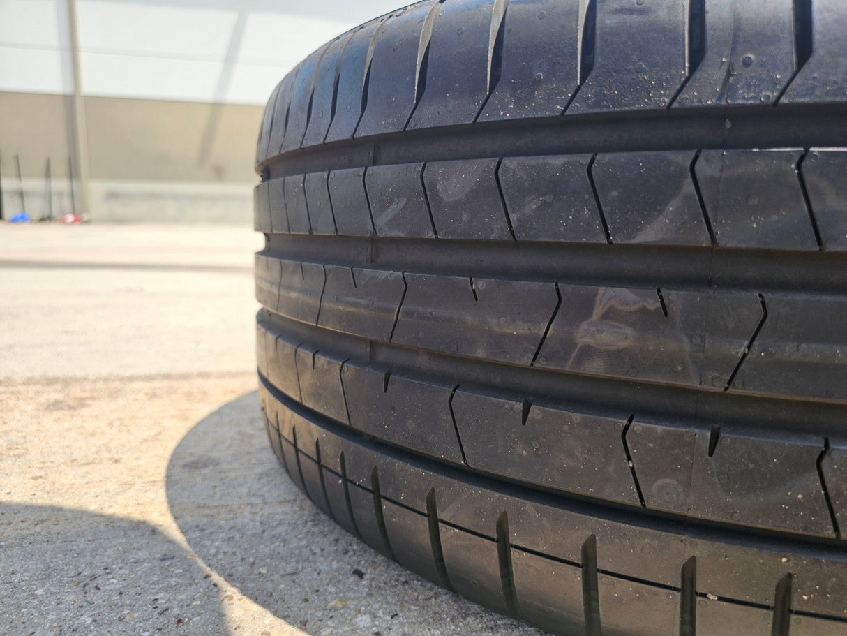 (1) 265/35/21 Pirelli P Zero tire Elect LM1 NEW take off! Texas Truck Tire