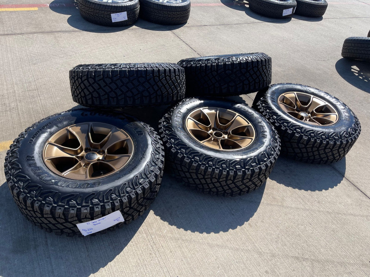 (5) 17" Jeep Wrangler Rubicon OEM 96226 wheels rims Gladiator GOODYEAR 33" NEW Texas Truck Tire