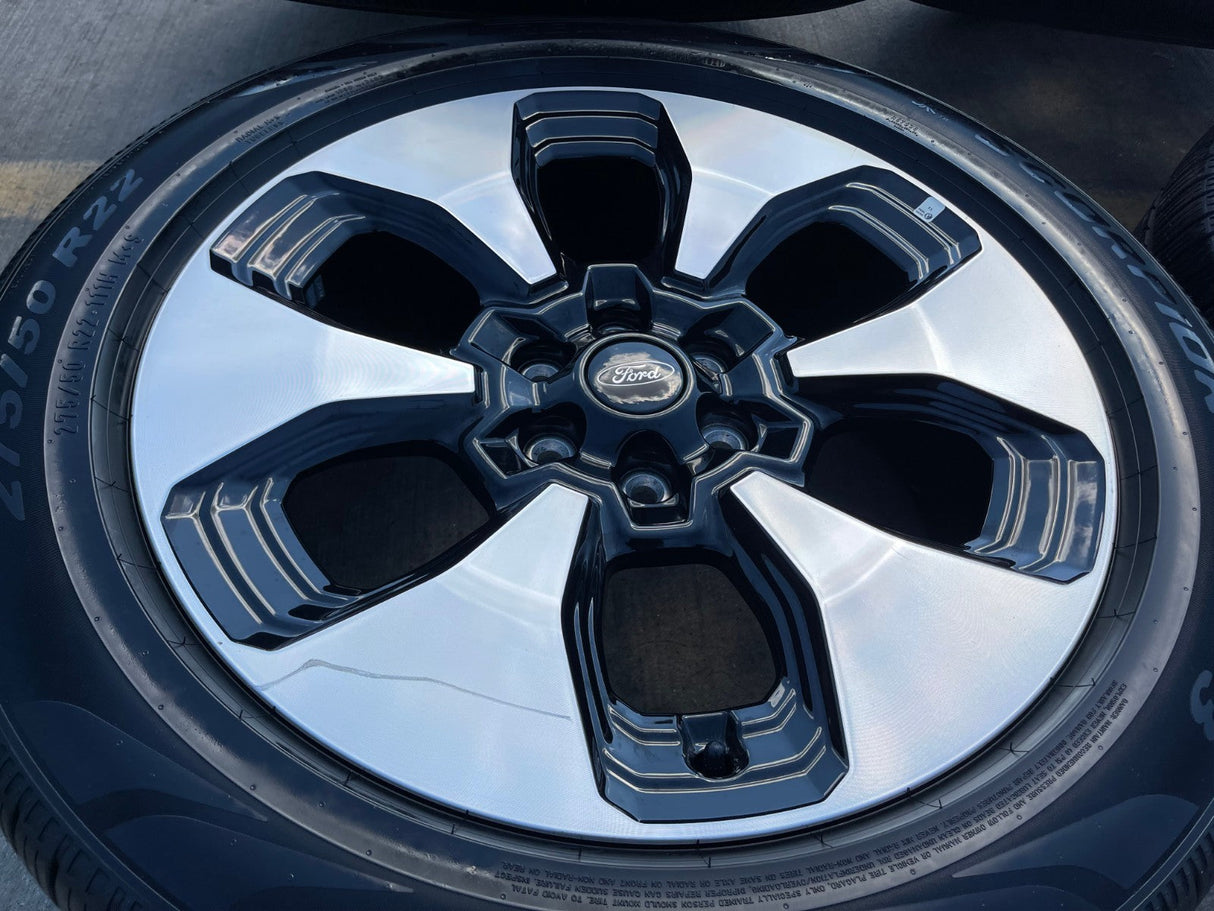 22" Ford F-150 Expedition LIMITED OEM rims wheels 10472 tires PIRELLI Texas Truck Tire