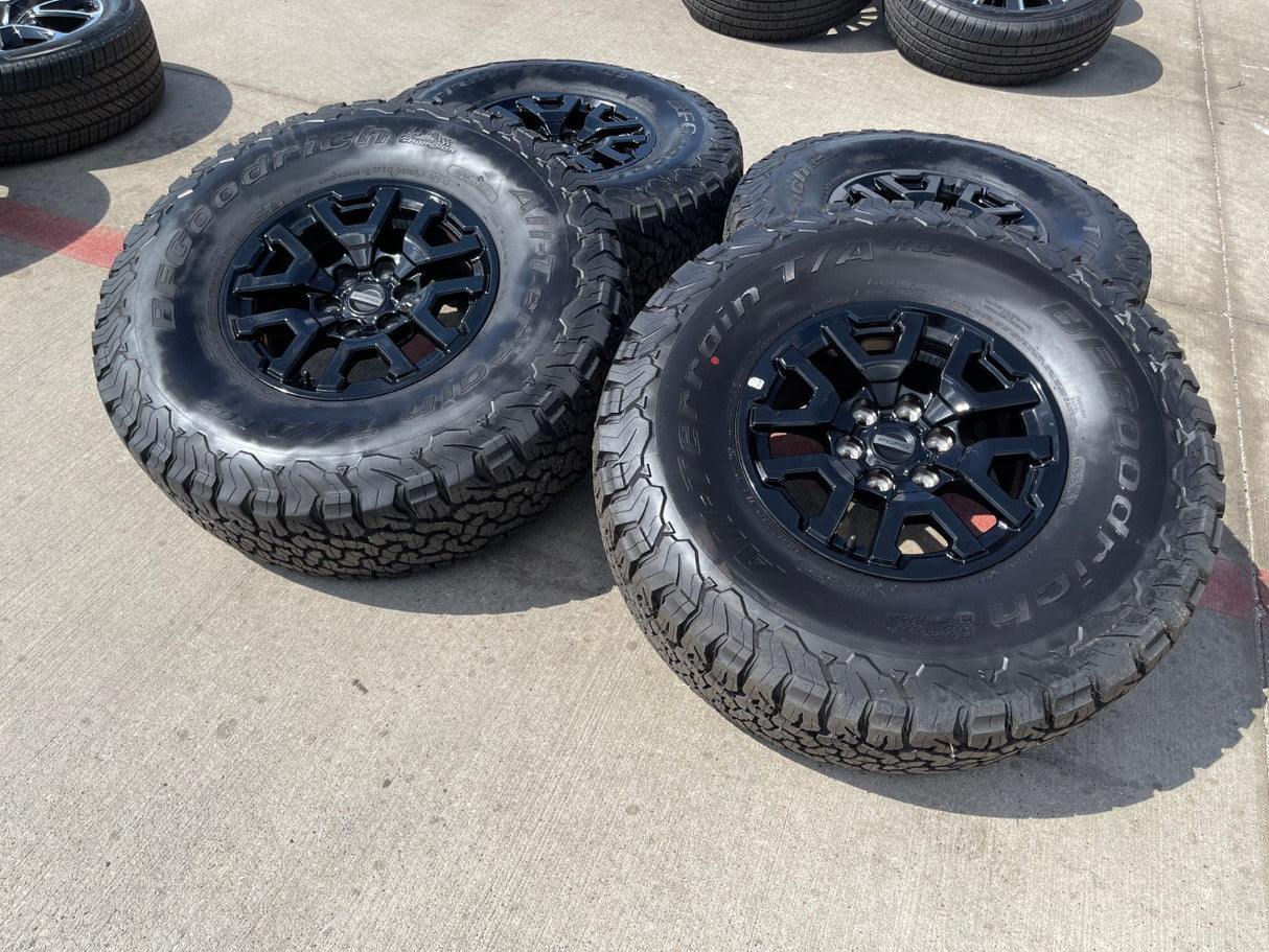 17" Ford F-150 Raptor Bronco OEM rims wheels 10461 tires 37" BFG Texas Truck Tire