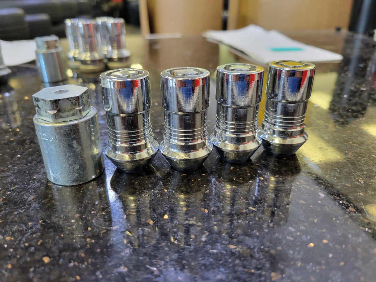 (4) 14x1.5 OEM Ford lug nut locks nuts polished key F-150 Expedition Texas Truck Tire