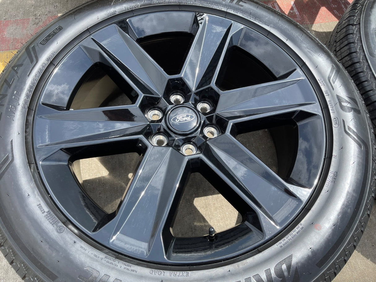 22" Ford F-150 LOBO LARIAT OEM black rim wheel tire Expedition 2026 2027 NEW Texas Truck Tire
