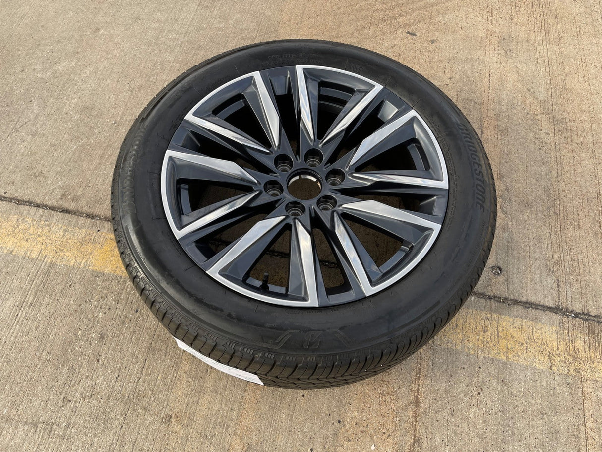 (1) 22" Cadillac Escalade OEM Platinum 4869 95028 wheel rim 2023 2024 2025 2026 Texas Truck Tire
