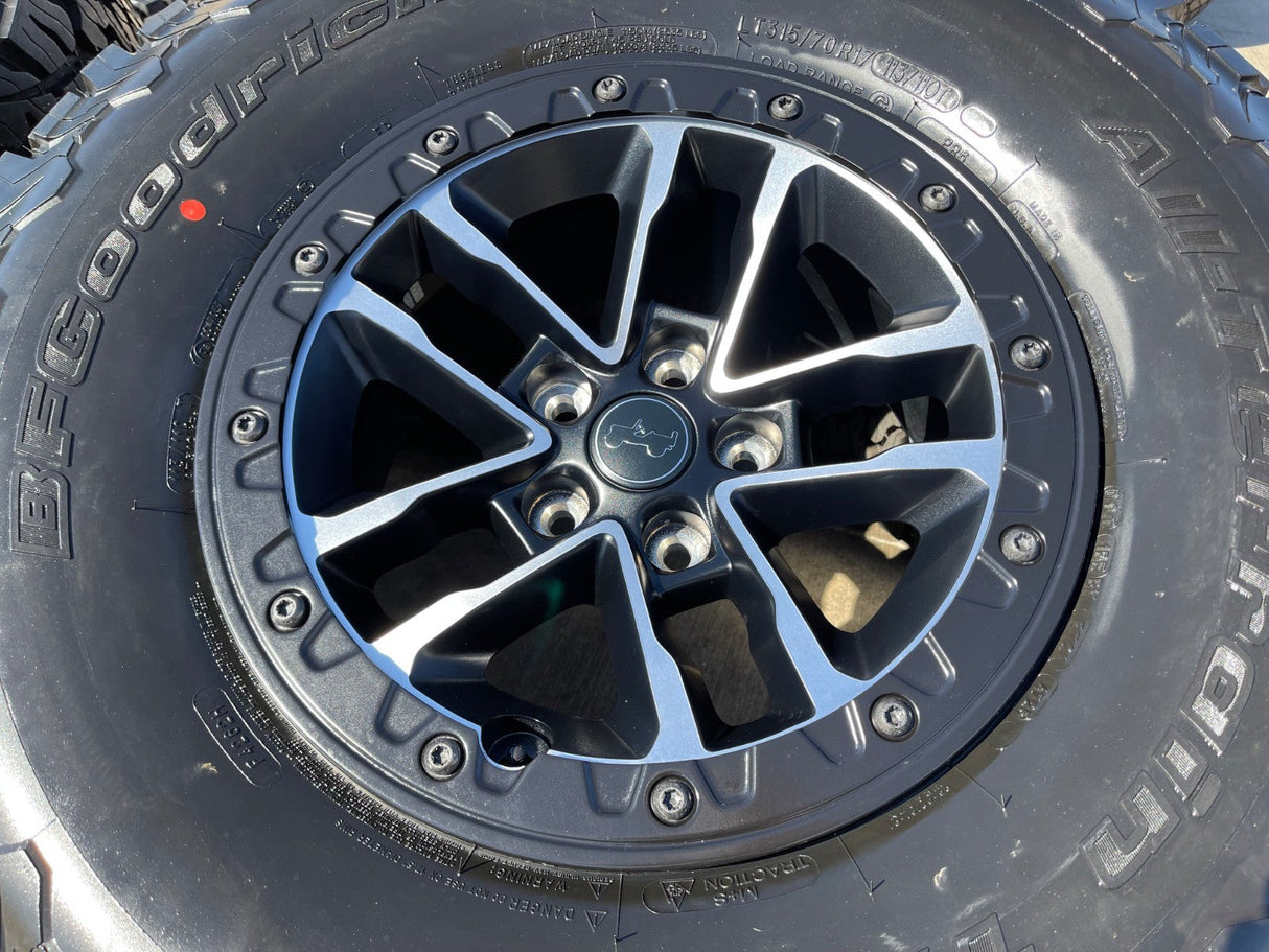 17" Jeep Wrangler 392 Gladiator Rubicon OEM 9329 BEADLOCK wheels rims BFG NEW 35 Texas Truck Tire