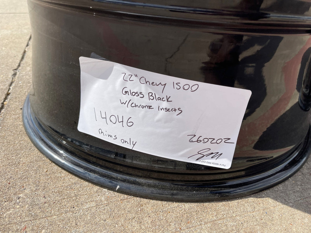 22" Chevy Tahoe RST OEM wheels rims 14046 96951 Silverado Suburban Texas Truck Tire