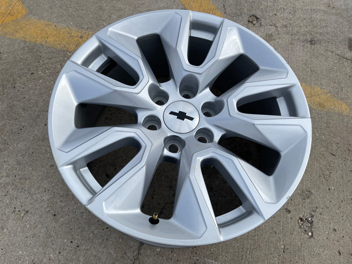 20" Chevy Silverado 1500 Tahoe Suburban OEM 5915 5916 wheel rim Texas Truck Tire