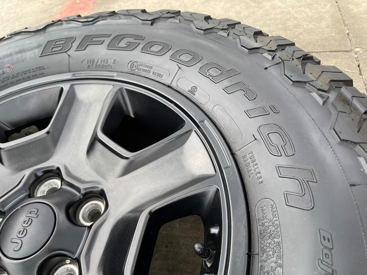 17" Jeep Wrangler Rubicon OEM 9260 wheels rims Gladiator tires BFG KO2 A/T 33" Texas Truck Tire
