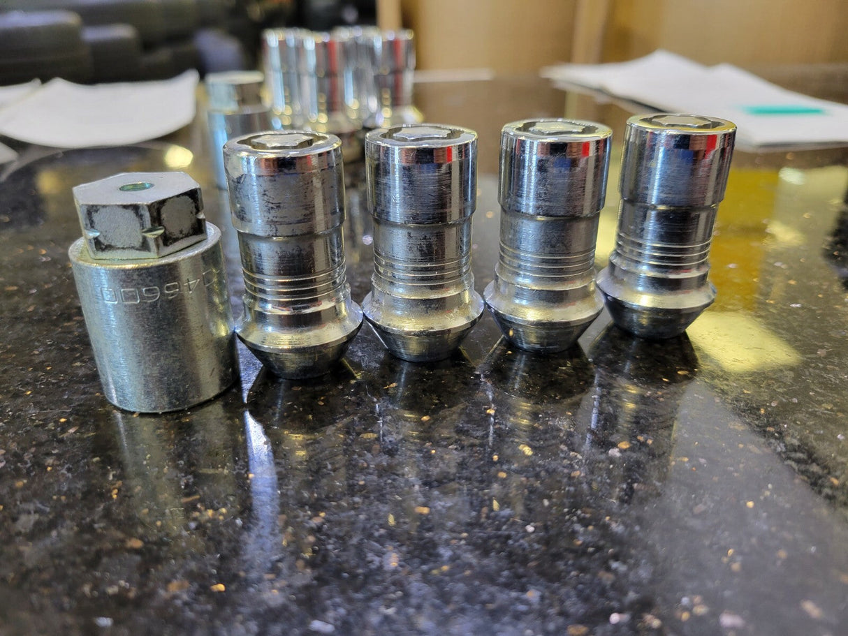 (4) 14x1.5 OEM Ford lug nut locks nuts polished key F-150 Expedition Bronco Texas Truck Tire