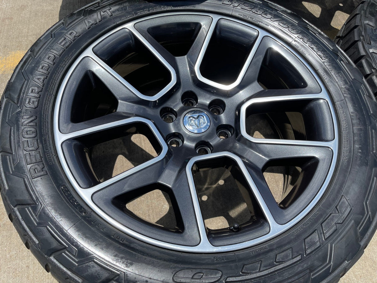22" Dodge Ram 1500 OEM LIMITED Laramie wheels rims 2725 2684 NITTO 33" Texas Truck Tire