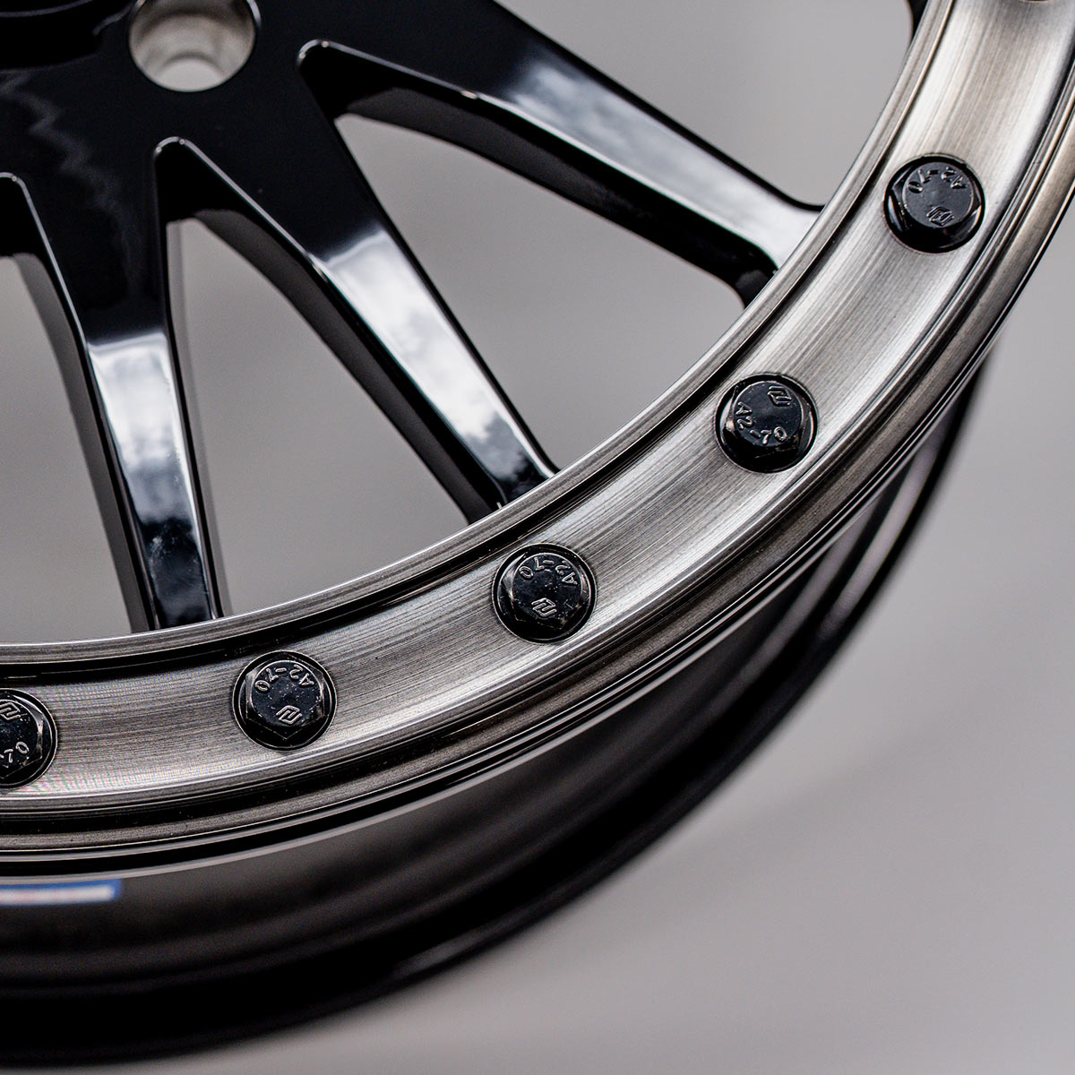 V06 Gloss Black UTV Beadlock