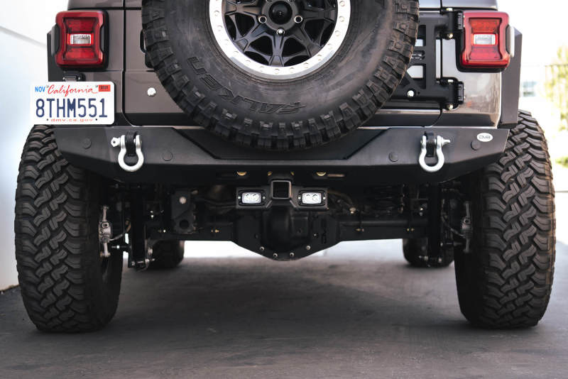 Attelage boulonné DV8 Offroad 07-21 Jeep Wrangler (JK/JL) avec feux