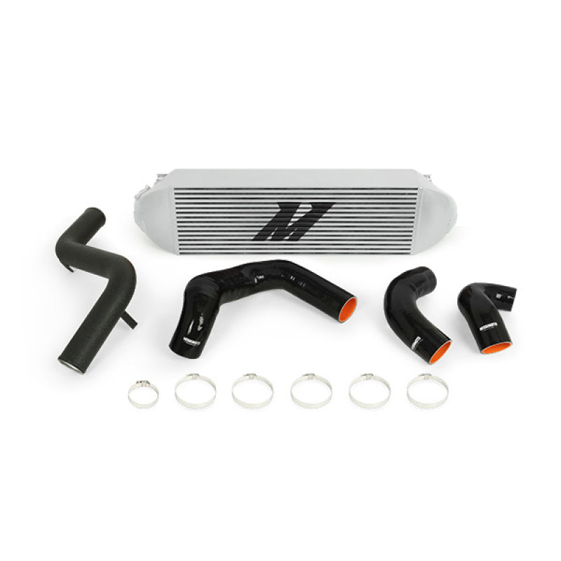 Intercooler argenté Mishimoto 2013+ Ford Focus ST avec tuyaux noirs