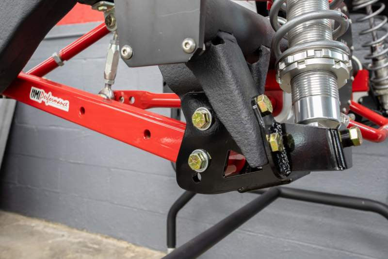 Kit de suspension arrière à ressorts hélicoïdaux UMI Performance 64-72 GM A-Body avec boulon de relocalisation du bras de commande