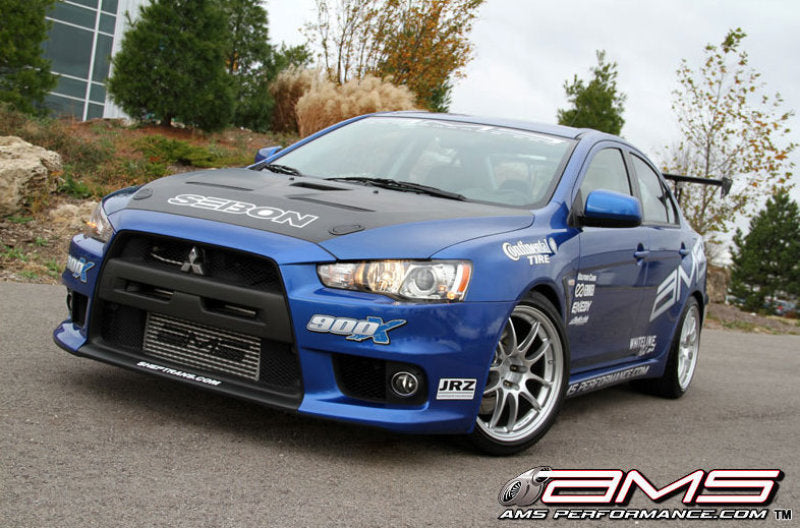 Échangeur intermédiaire à montage avant AMS Performance 08-15 Mitsubishi EVO X avec réservoirs moulés modulaires et logo