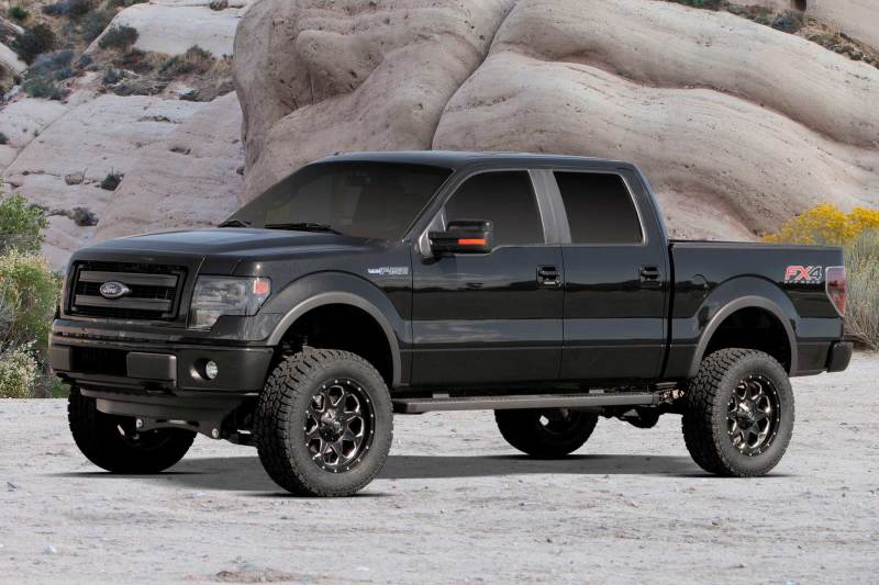 Système de base Fabtech 2014 Ford F150 4WD 6 pouces avec amortisseurs de performance