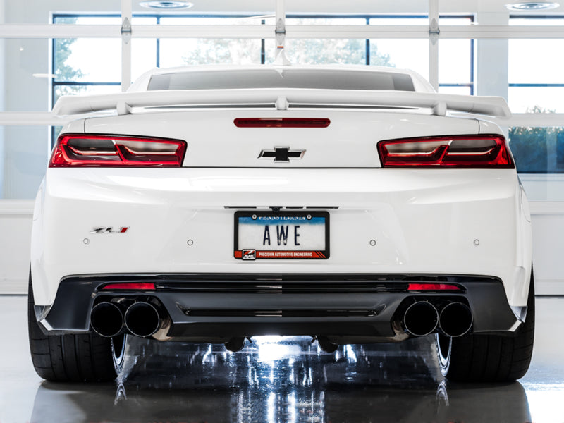 AWE Tuning 16-19 Chevy Camaro SS Res Cat-Back Exhaust - Édition Touring (embouts noirs Quad Diamond)