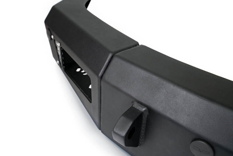Pare-chocs DV8 Offroad 2021+ Ford Bronco - Peut accueillir une barre lumineuse à double rangée de 20 pouces et (4) supports d'éclairage pour pod de 3 pouces