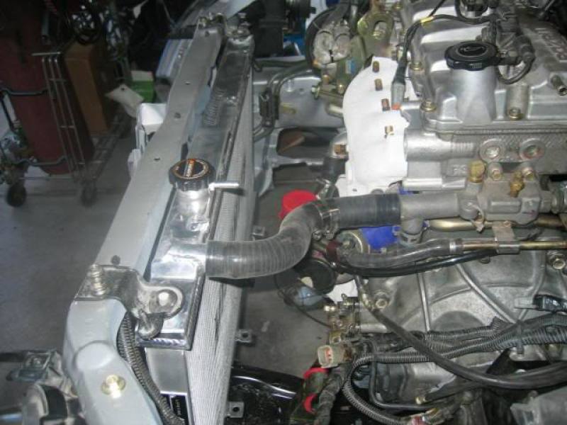 Radiateur manuel en aluminium Mishimoto 01-03 Mazda Protege **Nécessite une modification**
