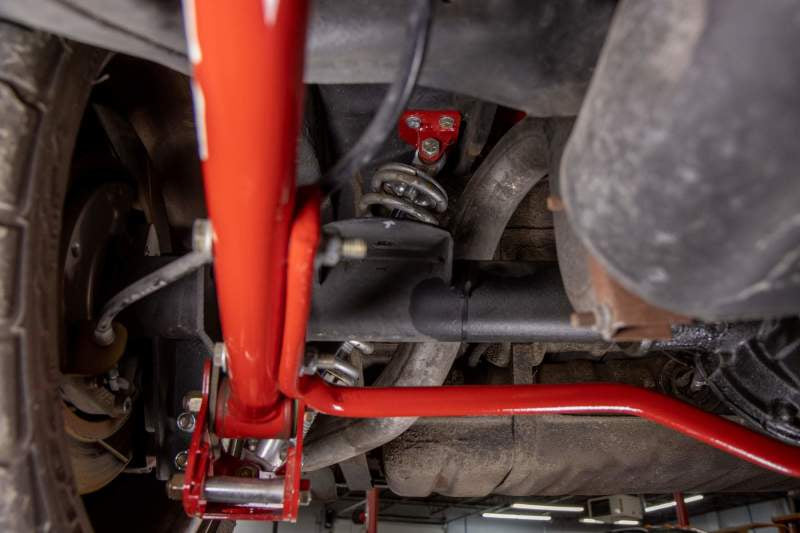 Kit de suspension arrière à ressorts hélicoïdaux UMI Performance 64-72 GM A-Body avec boulon de relocalisation du bras de commande