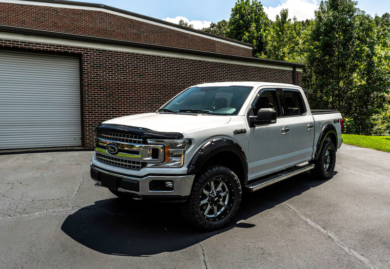 Protection de capot AVS 15-20 pour Ford F-150 (sauf Raptor) à profil haut Bugflector II - Fumée