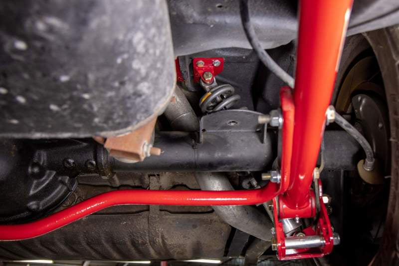Kit de suspension arrière à ressorts hélicoïdaux UMI Performance 64-72 GM A-Body avec boulon de relocalisation du bras de commande