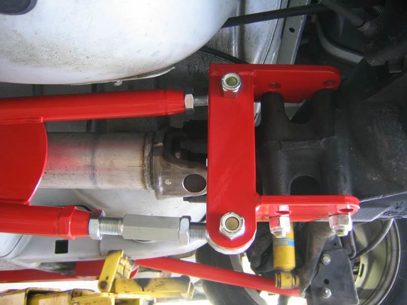 Bras de couple réglable monté sur la transmission GM F-Body UMI Performance 82-02