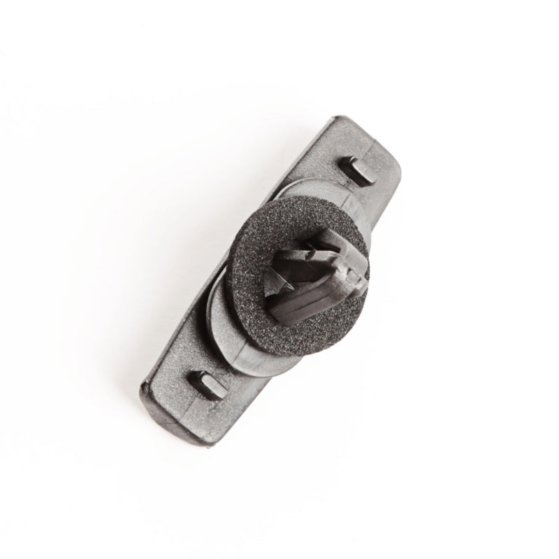 Clip de moulage Omix pour garde-boue intérieur - 02-04 Liberty KJ