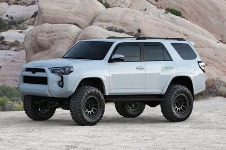 Fabtech 2015-21 Toyota 4Runner 4WD 6in Perf Sys w/Dl 2.5C/O & 2.25